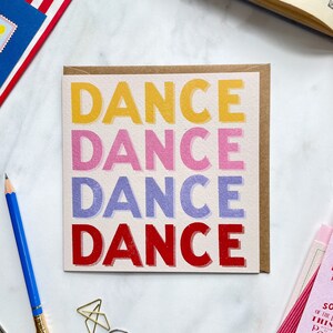 Dance Dance Dance – Wenskaart voor het goede doel
