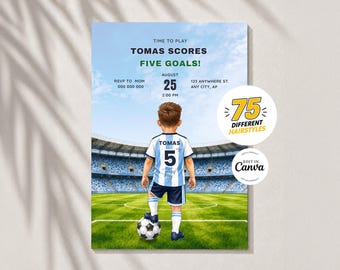 Puede incluir: Una invitación digital con un jugador de fútbol en un campo dentro de un estadio. El texto dice: TIME TO PLAY TOMAS SCORES FIVE GOALS! AUGUST 25 2:00 PM RSVP TO MOM 000 000 000 123 ANYWHERE ST. ANY CITY, AP. Incluye una insignia 75 DIFFERENT HAIRSTYLES.