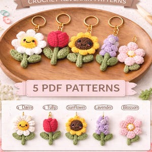 Puede incluir: Patrones de llaveros de ganchillo con diseños de margarita, tulipán, girasol, lavanda y flor. La imagen muestra el texto "SPRING GARDEN" y "CROCHET KEYCHAIN PATTERNS". La imagen también incluye el texto "5 PDF PATTERNS", "STEP-BY-STEP PHOTOS", "EASY INSTRUCTIONS" y "INSTANT DOWNLOAD".