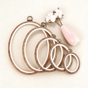 Juego de bastidores de bordado imitación madera, marco de exhibición para costura, punto de cruz y bordado, aros de plástico con aspecto de madera para manualidades.