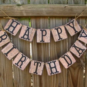 Pancarta de cumpleaños con aspecto rústico de madera de granero: Decoración para fiestas vaqueras