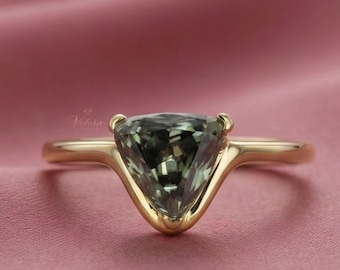 Trillion Cut Green Gemstone Ring, 14K Solid Gold Moissanite Diamond, Minimalist Gold Ring, Handmade Statement Ring, Engagement Ring for Her