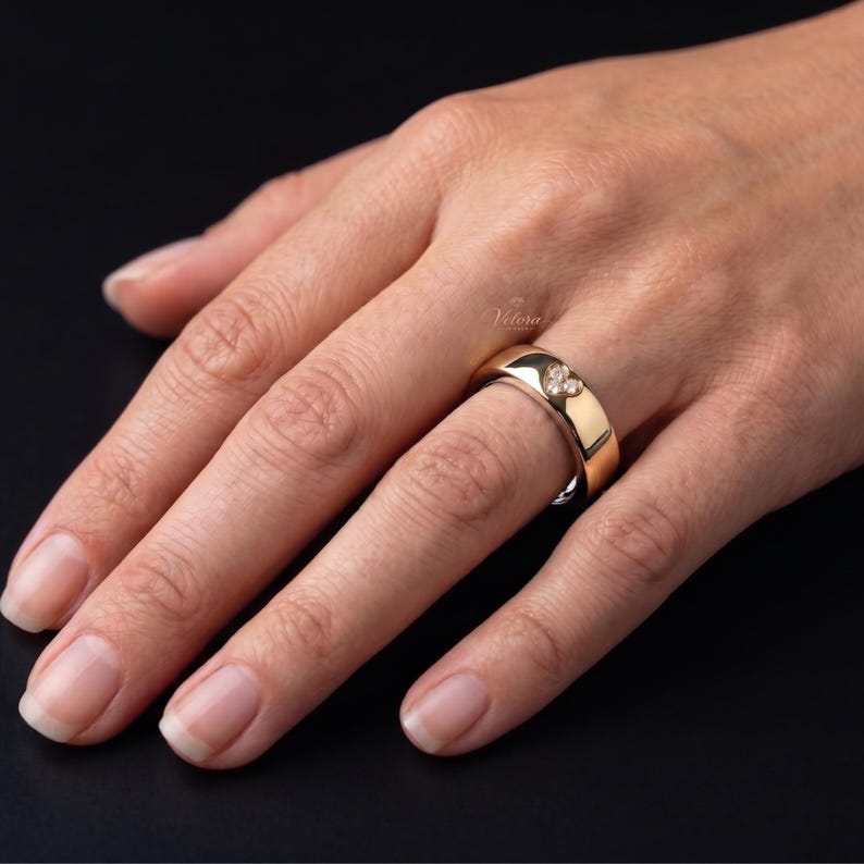 Luxury 14K Gold Oura Ring Gen 5 Protector Sleeve with matte gold styling and sparkling diamond-cut accents. Handcrafted for a sophisticated appearance, this decorative smart ring accessory is perfect for gifting, everyday wear, anniversaries, birthdays, and special occasions.