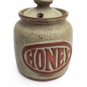 Vintage 1970er Jahre Honigtopf aus Steinzeug mit Deckel - Rustikales Küchen Vorratsglas - Tremar Style Keramik - Retro Country Kitchen Decor