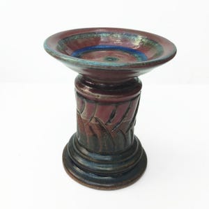 Portacandele in ceramica vintage, realizzato a mano con piedistallo e smalto reattivo blu-marrone.