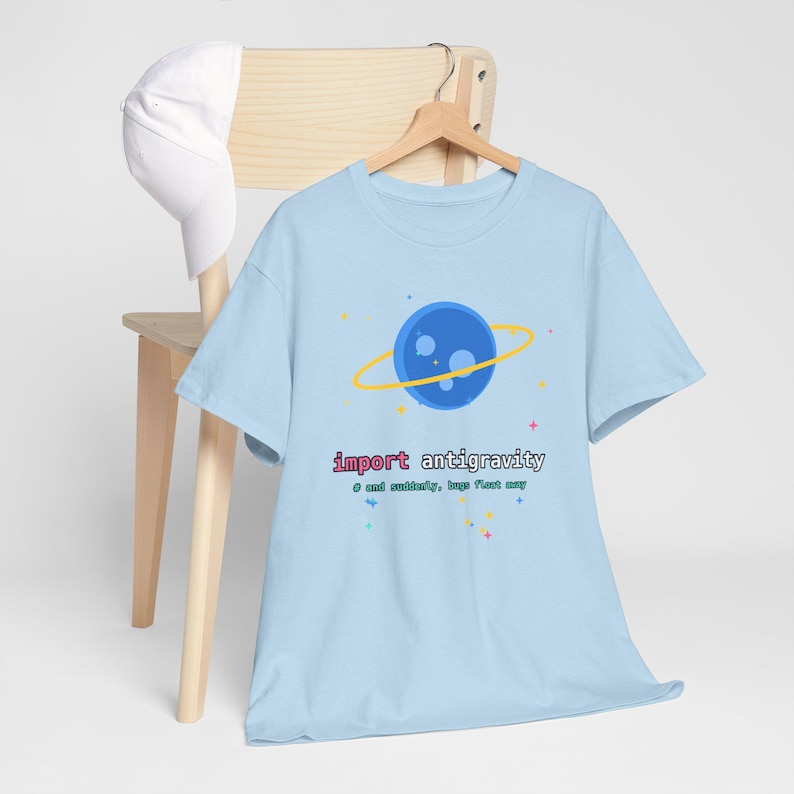 Camiseta de Python con temática antigravedad, camiseta con huevo de Pascua de Python, camiseta para programadores espaciales, regalo divertido para programadores, humor para desarrolladores. imagen 1