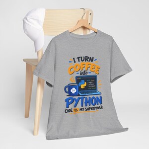 Camiseta "Convierto el café en código Python", camiseta divertida para programadores, regalo para desarrolladores de software, camiseta de superpoderes de programación, camiseta para geeks de la informática. imagen 7