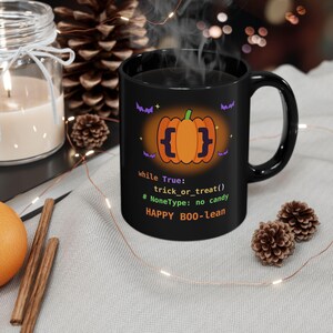 Taza de Halloween para programadores / Taza de café divertida con temática de programación en Python / Regalo de Halloween para desarrolladores "Happy BOO-lean" / Taza para ingenieros de software geek imagen 4