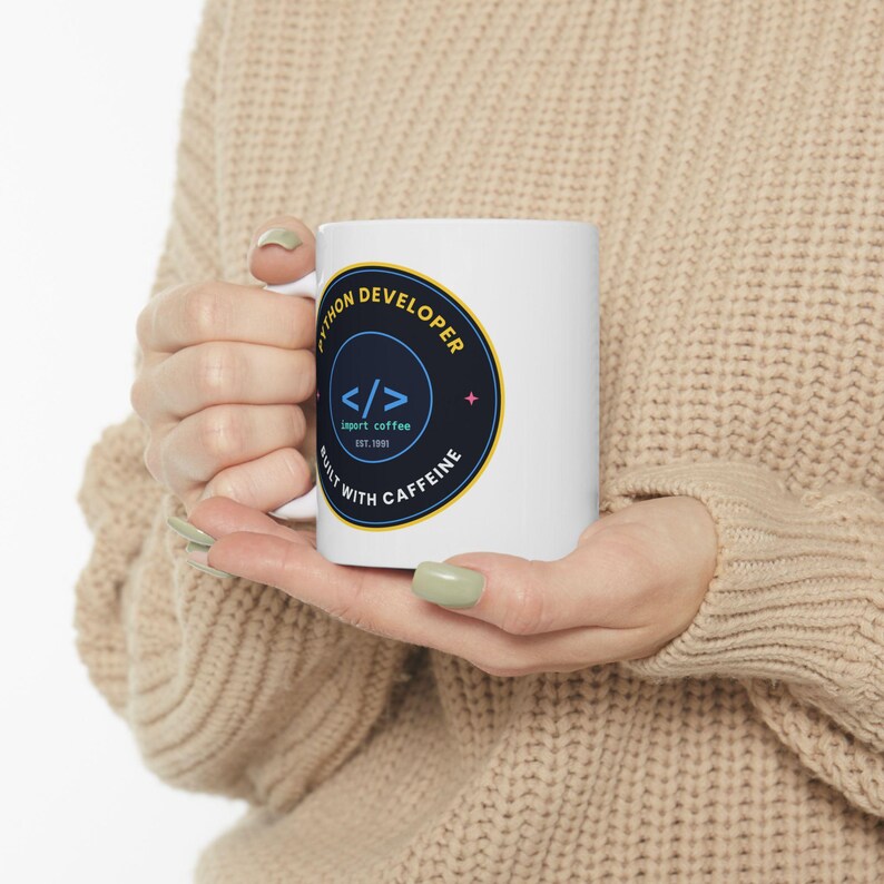 Taza de café para desarrolladores de Python, taza retro con insignia de programador, hecha con cafeína, regalo de estilo vintage para programadores, taza para ingenieros de software, 325 ml, 444 ml imagen 4