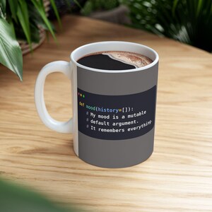 Taza para desarrolladores de Python, taza de café divertida para programadores de Python, regalo para desarrolladores sénior, humor sobre programación, regalo para ingenieros de software, cerámica de 325 ml y 444 ml. imagen 9
