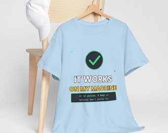 Het werkt op mijn machine T-shirt, grappig ontwikkelaarsshirt, cadeau voor software-engineers, programmeurshumor T-shirt, codeershirt