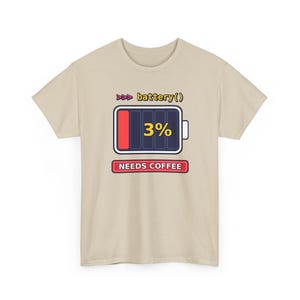 Grappig T-shirt voor Python-programmeurs, T-shirt met de tekst "Needs Coffee Battery" (Koffie nodig, batterij leeg) of cadeau voor ontwikkelaars, T-shirt met programmeurshumor of "Leeg batterij" (programmeur) afbeelding 2