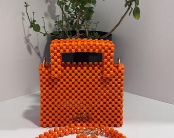 Handgefertigte orangefarbene Perlenhandtasche, Statement-Tasche für den Sommer, Schultertasche mit Würfelperlen, abnehmbarer Riemen, Geschenkidee für Sie, Riyms-Tasche
