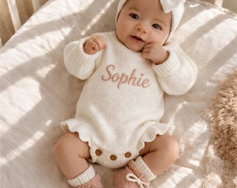 Conjunto personalizado para recém-nascido, presente personalizado para bebê, roupa para fotos de recém-nascido, conjunto de macacão de tricô bordado, presente para chá de bebê, roupa para saída da maternidade, presente