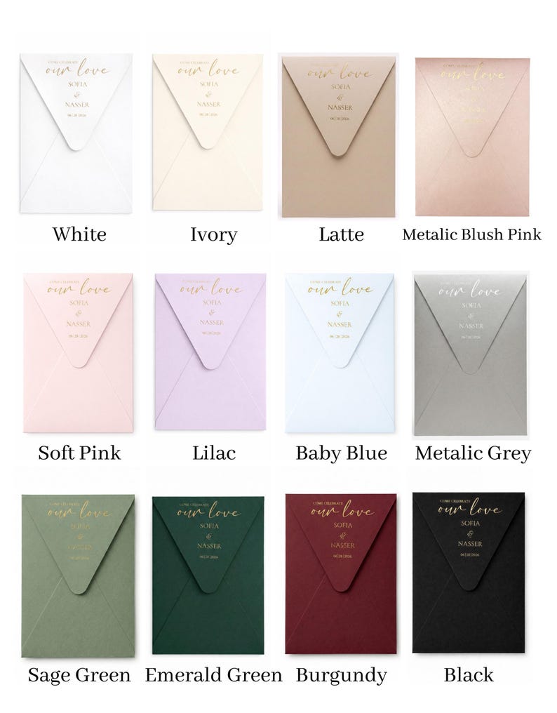 Puede incluir: Una colecci&oacute;n de sobres de invitaci&oacute;n de boda en varios colores, incluyendo blanco, marfil, caf&eacute; con leche, rosa rubor met&aacute;lico, rosa suave, lila, azul beb&eacute;, gris met&aacute;lico, verde salvia, verde esmeralda, borgo&ntilde;a y negro. Cada sobre tiene texto dorado.