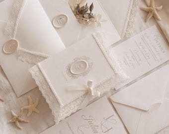 Luxe trouwuitnodigingsset van kant, elegant bruidsbriefpapier, op maat gemaakte trouwuitnodigingen, RSVP- en informatiekaart.