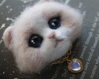 Realistic Wool Felt Cat Pin – Handcrafted Miniature Pet Accessory. "Peek-a-Boo Kitten" – Realistic Needle-Felted Pocket Brooch.