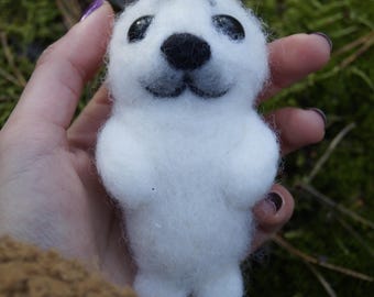 Needle Felted Baby Seal Brooch, White Seal Pup Pin, Handmade Wool Animal Jewelry, Cute Arctic Seal Miniature, Unique Gift for Nature Lovers