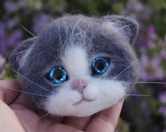Needle Felted Gray and White Cat Brooch, Realistic Wool Kitty Pin, Handcrafted Cat Lover Gift, Blue Eyed Cat Jewelry, Pet Memorial Gift
