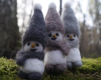 Needle Felted Snowman Figurine - Handmade Wool Snowman with Knitted Hat - Cute Winter Decor - Christmas Gift Idea - Soft Wool Sculpture