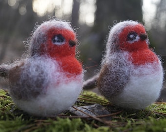1 piece - Needle Felted Bird Figurine - Handmade Wool Robin Ornament - Red Breasted Bird Sculpture - Forest Animal Gift - Winter Home Decor