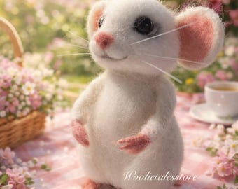 Needle Felted Mouse with Heart, Personalized Anniversary Gift, Miniature Wool Mouse, Custom Initial Gift for Couple, Felt Animal Art.