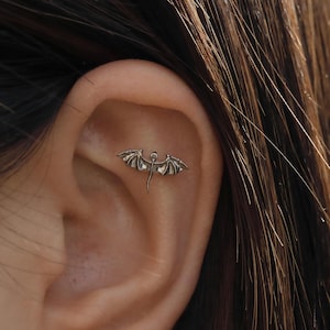 F136 Titanium Flying Dragon, schroefdraadloze push-in-helix-stekker, hypoallergene platte achterkant tragus piercingsieraden, 16G/18G/20G kraakbeenstekers