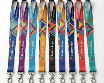 Puede incluir: Diez cordones de colores con patrones geométricos y el texto "Custom Shops". Los cordones son de color azul, morado, naranja y amarillo. Cada uno tiene un cierre metálico para llaves o tarjetas de identificación.