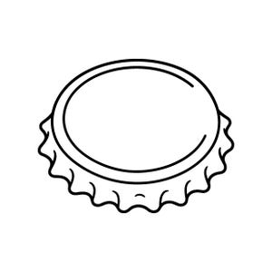 Puede incluir: Una ilustración de arte lineal en blanco y negro de una chapa de botella circular. El objeto presenta una superficie superior plana y lisa rodeada por un borde festoneado o dentado distintivo, característico de una chapa metálica estándar.
