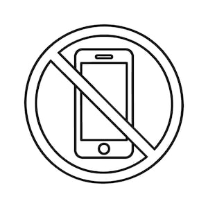 Pode incluir: Um ícone de arte linear em preto e branco com um smartphone retangular centralizado dentro de um círculo. Uma linha diagonal atravessa o círculo e o smartphone, indicando um símbolo de proibição. O design usa contornos pretos nítidos.