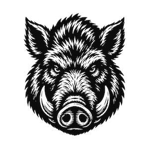 Puede incluir: Una ilustración gráfica en blanco y negro de una cabeza de jabalí mirando al frente. El diseño presenta líneas de estilo tinta de alto contraste, textura de pelaje detallada, orejas puntiagudas y dos colmillos curvos prominentes.