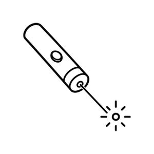 Op de afbeelding: Een zwart-witte lijntekening van een cilindervormige laserpointer. Het object is voorzien van een enkele ronde knop aan de zijkant en zendt een rechte lichtstraal uit die eindigt in een klein, stralend cirkelvormig punt.