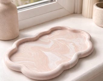 Handgemaakt dienblad met wolkjes – Beige gemarmerde sieradenschaal