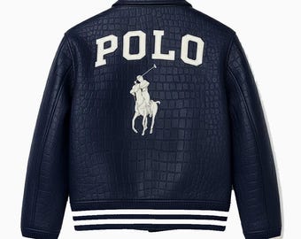 Veste polo style universitaire en cuir de vachette gaufré crocodile bleu avec broderies style baseball