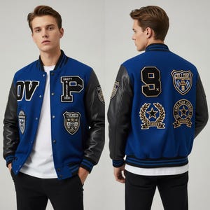 Może przedstawiać: Niebieska kurtka typu varsity z czarnymi skórzanymi rękawami. Kurtka posiada wiele naszywek z tekstem i emblematami. Przód ma naszywki "OV" i "P", a tył dużą "9" i inne naszywki. Kurtka ma paski na kołnierzu i mankietach.