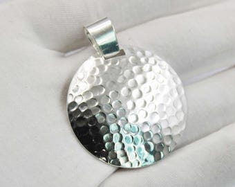 Collar con colgante de disco de plata de ley martillada, dije redondo minimalista