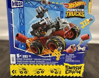 Hot Wheels Monster Trucks Building Toy Smash & Crash Bone Shaker Crush Course HW