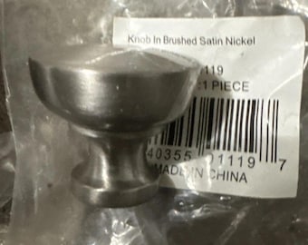 Top Knobs M1119 Bergen 1.25" Cabinet Knob Brushed Satin Nickel Asbury Round New