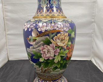 Jarrón grande chino de esmalte cloisonné de 20 pulgadas, azul cobalto, pájaros y flores de cerezo, estilo vintage.