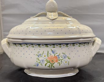 Villeroy and Boch Romantica Soup Tureen and Lid Floral Polka Dot Porcelain Vintage