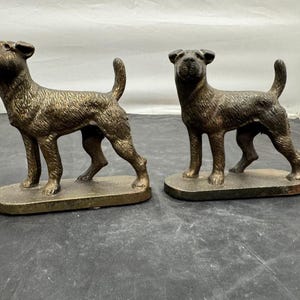 Antique 1929 PAL Cast Iron Airedale Fox Terrier Bookends PFT Foundry Mark Statue