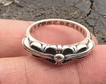 Anillo pequeño con cruz de guardián, anillo gótico punk vintage de plata de ley envejecida.
