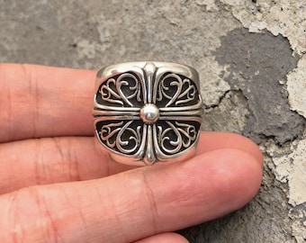 Anillo llamativo de gran tamaño con cruz de guardián, plata de ley 925 envejecida estilo gótico punk.