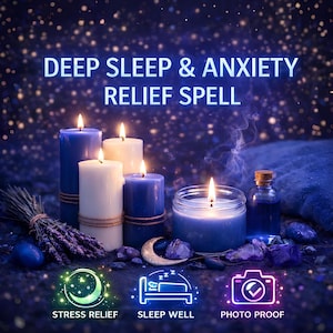 Könnte beinhalten: Ein Bild mit brennenden Kerzen in Blau- und Weißtönen, mit dem Text "DEEP SLEEP & ANXIETY RELIEF SPELL". Weitere Elemente sind eine kleine Glasflasche, eine Kerze im Glas und Lavendelzweige. Symbole für Stressabbau, guten Schlaf und Fotobeweis sind ebenfalls vorhanden.