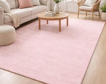 Alfombra de lana tejida a mano: diseño minimalista en rosa suave para la sala de estar.