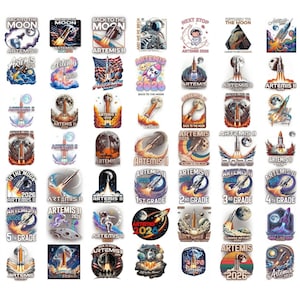 Op de afbeelding: Een verzameling kleurrijke Artemis II ruimtemissie-stickers. Ontwerpen omvatten raketten, astronauten, de maan en de Amerikaanse vlag. Tekst bevat "Back to the Moon", "Next Stop Artemis 2026" en klasniveau's.