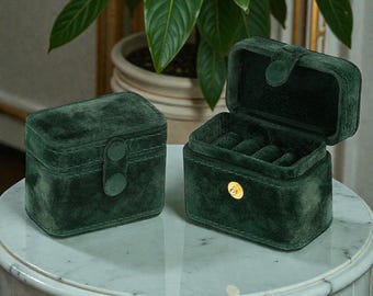 Velvet Ring Box Jewelry Storage Case – Multi-Slot Travel Ring Organizer, Luxury Square Engagement, Wedding & Proposal Ring Box