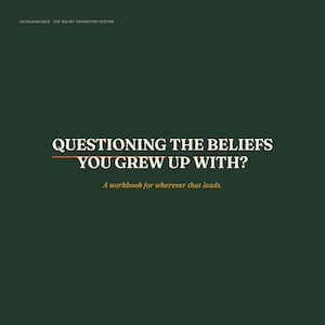 Może przedstawiać: Ciemnozielona okładka zeszytu ćwiczeń z białym napisem HEIRLOOM LOGIC - THE BELIEF TRANSITION SYSTEM u góry. Na środku znajduje się biały napis QUESTIONING THE BELIEFS YOU GREW UP WITH? z pomarańczową linią oraz A workbook for wherever that leads.
