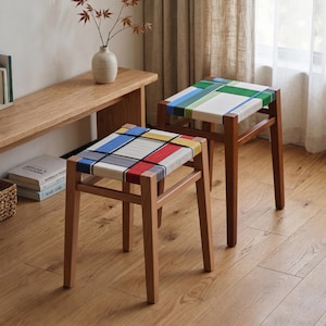 Sgabello in legno intrecciato fatto a mano, sedile impilabile per la toeletta della camera da letto, arredamento boho, regalo per l'inaugurazione della casa, stile Mondrian