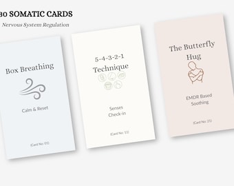 Könnte beinhalten: Drei Karten zur Regulierung des Nervensystems. Sie zeigen "Box Breathing", "5-4-3-2-1 Technik" und "The Butterfly Hug". Die Karten sind weiß, cremefarben und hellrosa, mit schwarzem Text und Illustrationen.